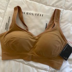 Wireless bra with built in padding and adjustable straps